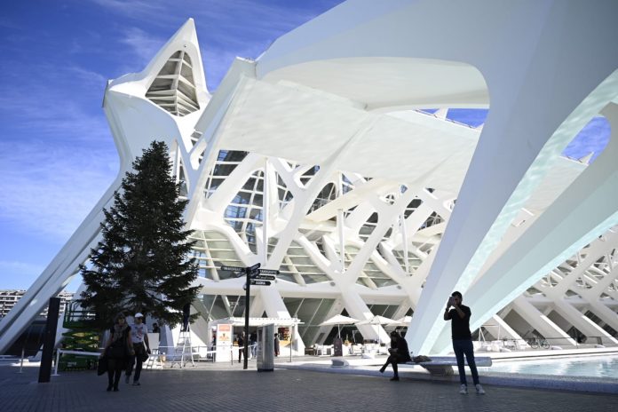 La Ciudad de las Artes inaugura la Navidad con encendido de luces, mercadillo y actividades gratuitas