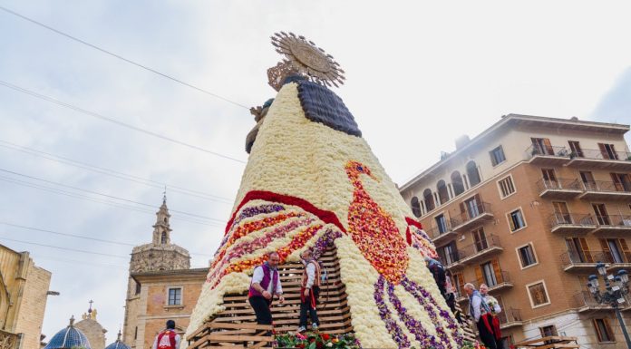 Descubre los colores del manto de la Virgen en la Ofrenda 2024 Descubre los colores del manto de la Virgen en la Ofrenda 2024