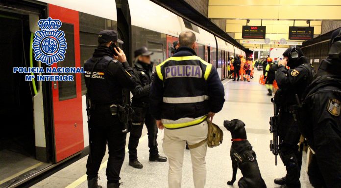 Dos hombres armados desatan el caos en una estación de Metrovalencia Dos hombres armados desatan el caos en Metrovalencia