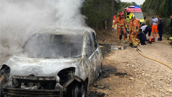 El incendio de un coche en plena carretera deja un herido grave en Bétera