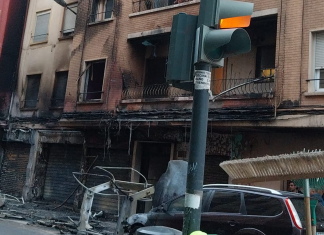 VÍDEO | Alarma en Orriols con dos incendios intencionados y seis coches calcinados