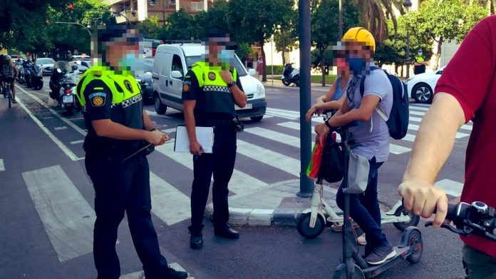 La bici y el patinete, en el punto de mira de Valencia: todas las acciones que implicarán multa