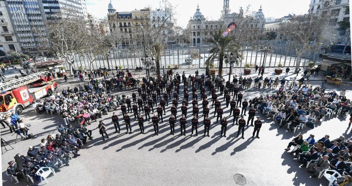 Valencia suma 77 nuevos bomberos y prevé la incorporación de 30 efectivos más