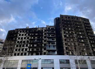 ¿Cómo se decide si un edificio incendiado puede repararse o debe demolerse?