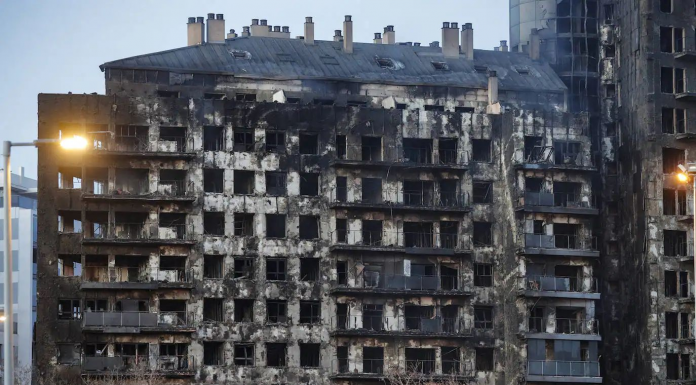 La nueva fachada del edificio de Campanar la elegirán los vecinos