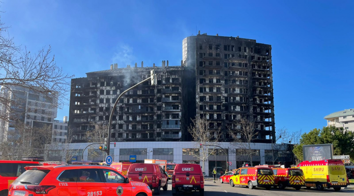Declaran zona catastrófica el edificio incendiado en Campanar Un matrimonio con un niño de tres años y un recién nacido, entre los desaparecidos