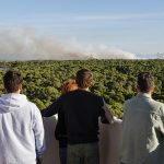 VÍDEO | Los vecinos de El Saler relatan el infierno del incendio: "Parecía la guerra, no se podía respirar"