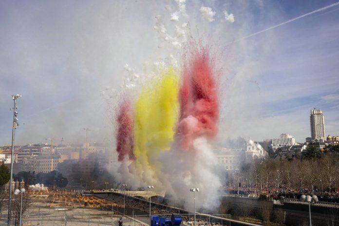 Ayuso ironiza sobre la mascletà: "Los patos en Valencia lo resisten todo y en Madrid, patas arriba a la primera"