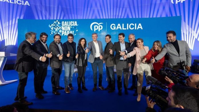 Mazón celebra la victoria del PP en Galicia: 
