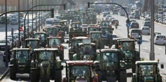 La protesta de tractores colapsan las carreteras valencianas