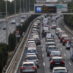 Una nueva oleada de tractores corta carreteras y dificulta la circulación en Valencia