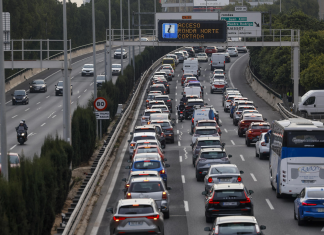 Una nueva oleada de tractores corta carreteras y dificulta la circulación en Valencia
