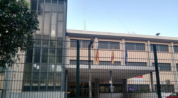 Un alumno de Xirivella agrede a una profesora con puñetazos y patadas Un alumno de Xirivella agrede a una profesora con puñetazos y patadas