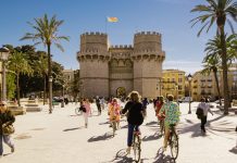 Valencia cortará la luz y el agua a los pisos turísticos ilegales