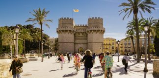 Valencia cortará la luz y el agua a los pisos turísticos ilegales