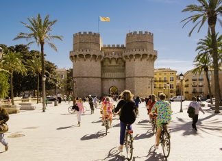 Valencia cortará la luz y el agua a los pisos turísticos ilegales