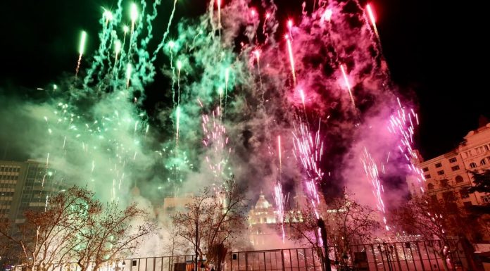 Vídeo: Así ha sido el piromusical de John Lennon