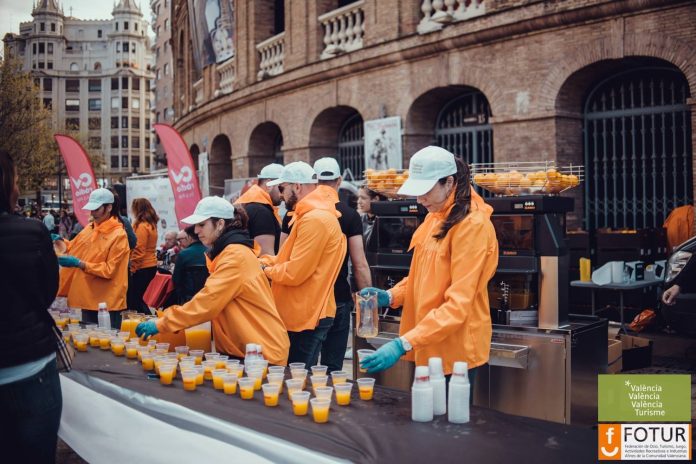 Valencia reparte hoy zumos de naranja gratuitos: horario y lugar para conseguirlos
