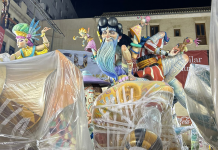 VÍDEO | La Falla Plaza del Pilar toma forma para ratificar su condición de favorita