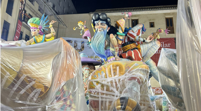 VÍDEO | La Falla Plaza del Pilar toma forma para convertirse en favorita VÍDEO | La Falla Plaza del Pilar toma forma para ratificar su condición de favorita