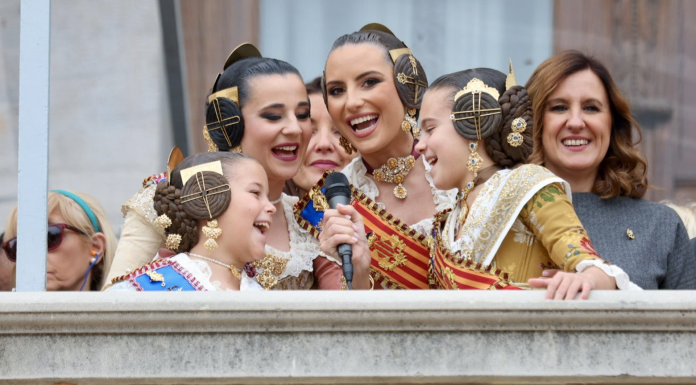 VÍDEO | Un bombardeo de truenos ensordece Valencia en una mascletà con final hermético VÍDEO | Un bombardeo de truenos ensordece Valencia en una mascletà con final hermético