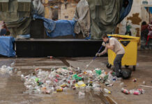 Los hosteleros denuncian unas Fallas repletas de basura, puestos sin higiene y barras ilegales Sacar las verbenas de Valencia: así es el 'Verbedrónomo' que podría llegar en las Fallas de 2025