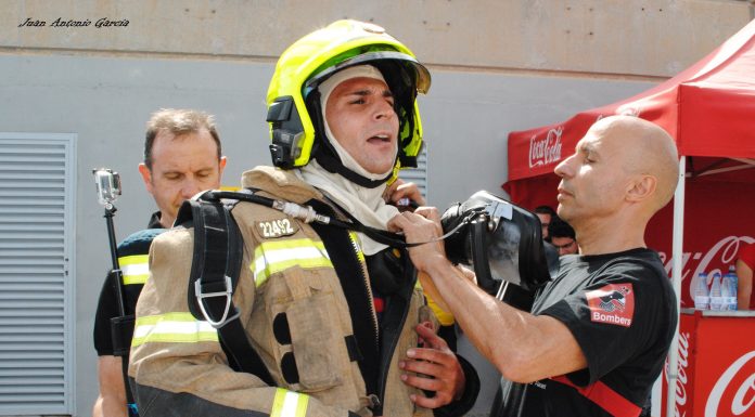Catorce bomberos de Valencia intentan batir un récord Guinness