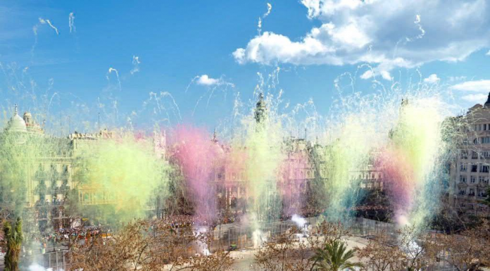 VÍDEO | Valencia vibra al ritmo de una mascletà clásica VÍDEO | Valencia vibra al ritmo de una mascletà clásica