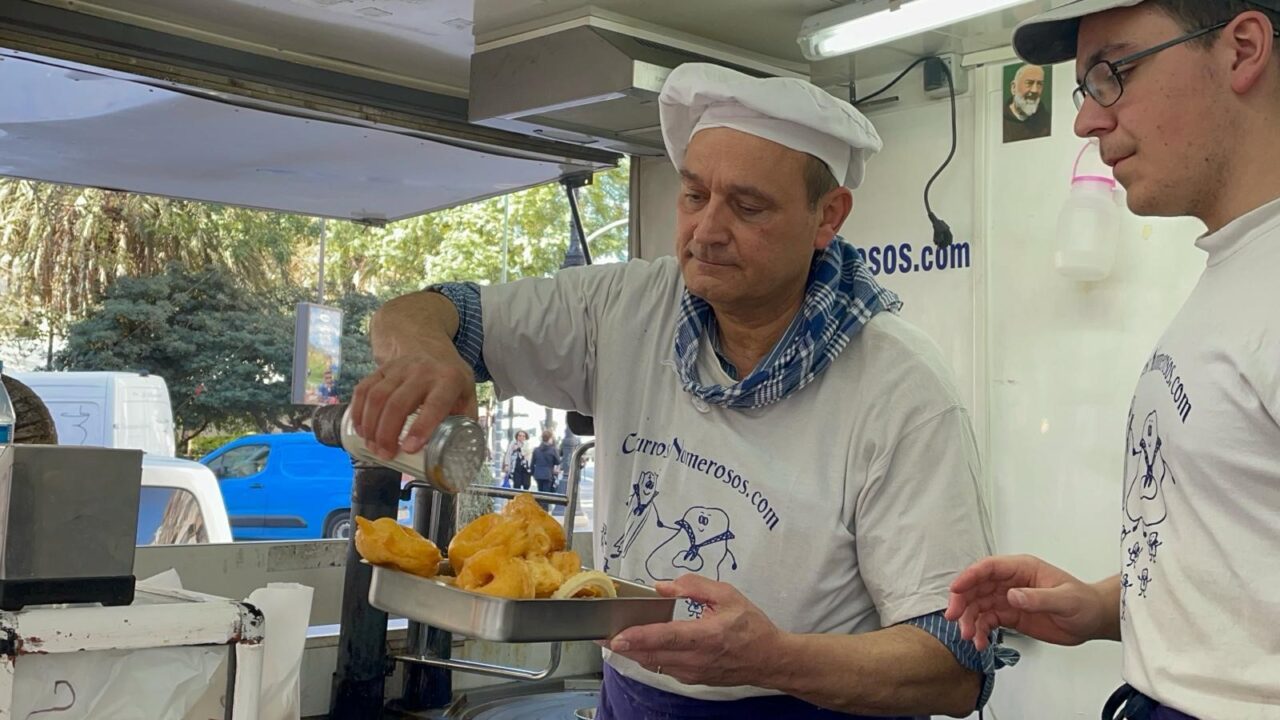 El único puesto de churros y buñuelos sin gluten está en el centro de Valencia