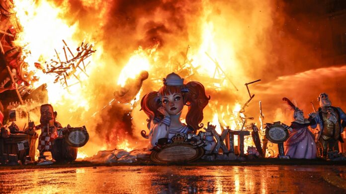 CREMÀ | ¿A qué hora se queman las fallas infantiles de Valencia?