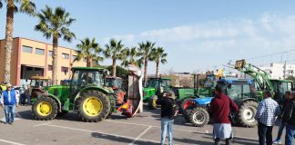 Agricultores y ganaderos protestan con carros y caballos por la crisis del sector