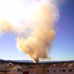Un incendio forestal ataca el Parque Natural del Turia y desalojan a 50 menores de un albergue
