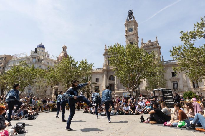 Valencia se transforma en un escenario de danza con un festival de baile por las calles de la ciudad