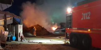 Un incendio calcina la planta de reciclaje de Llíria