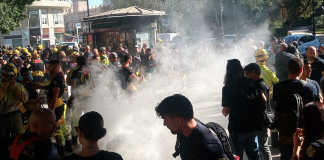 Los bomberos forestales toman el centro de Valencia y amenazan con una huelga