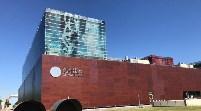 Evacúan a 250 personas de la UPV por el incendio de un edificio Evacúan a 250 personas de la UPV por el incendio de un edificio