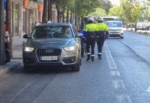 Comienza el control de vehículos privados que circulan o aparcan en el carril bus de Valencia