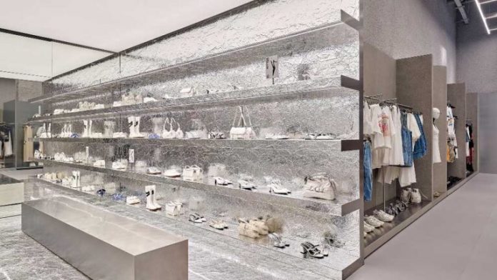 La nueva 'flagship store' de Inditex abre sus puertas en Valencia