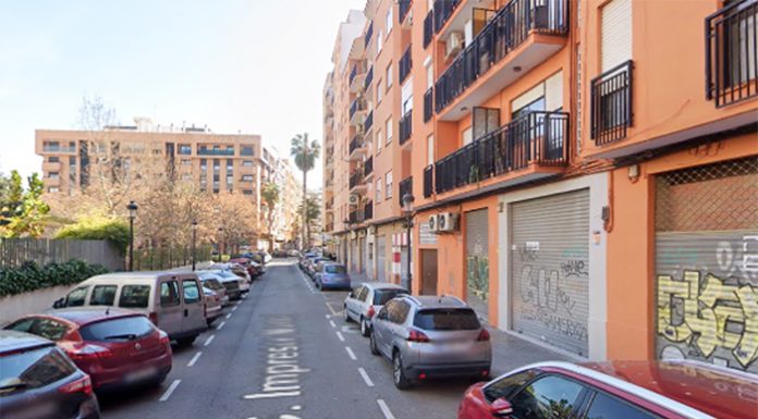 Muere un hombre en su piso de Patraix bajo varios kilos de basura