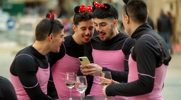 Valencia planta cara a las despedidas de soltero y baraja prohibir las diademas con penes y megáfonos Valencia planta cara a las despedidas de soltero y baraja prohibir las diademas con penes y megáfonos
