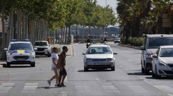 Un accidente entre dos coches en Orriols deja un herido Desvelan cómo fue el atropello del menor en la Ronda Norte: el niño iba con un familiar y el coche no frenó