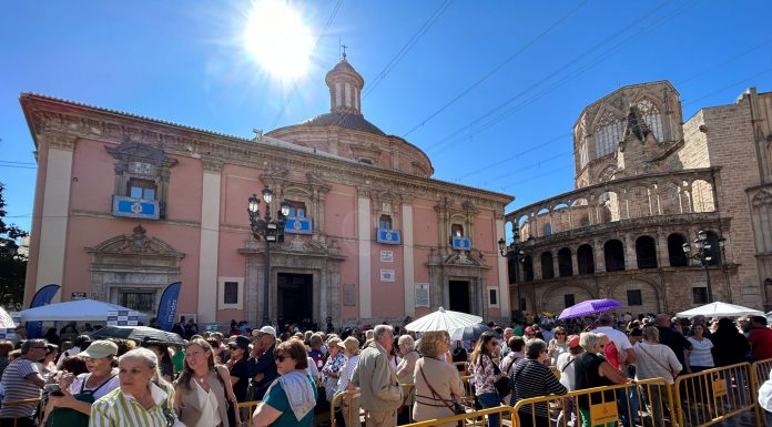 El Besamanos de la Virgen adelanta su horario de apertura