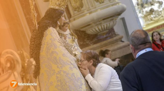 Así ha sido el Besamanos de la Virgen de los Desamparados 2024