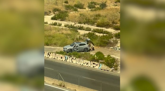 VÍDEO | Unas imágenes revelan cómo actuaron los presuntos asesinos del hermano de Villacís tras los disparos Los supuestos asesinos del hermano de Villacís arrancan las matriculas del coche