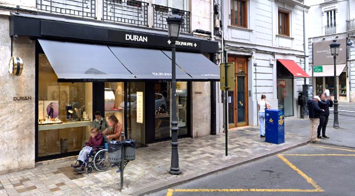 Violento atraco en una joyería de lujo del centro de Valencia: roba 20 relojes y amordaza a la dependienta Violento atraco en una joyería de lujo del centro de Valencia: roba 20 relojes y amordaza a la dependienta