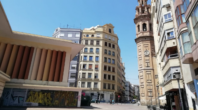Asalto en Ruzafa: escalan por una fachada para robar en una vivienda Asaltan una vivienda de Ruzafa para robar a través del balcón