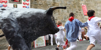 Compromís critica el posible encierro de toros infantiles en Ciutat Vella: "Es una obsesión ideológica"