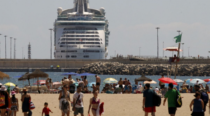 VÍDEO | El turismo de los megacruceros en el foco ¿Qué es un megacrucero? Los súper hoteles marinos que Valencia busca limitar