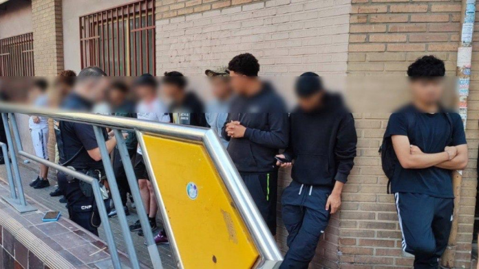 La Policía detiene a 12 adolescentes en un pelea de bandas