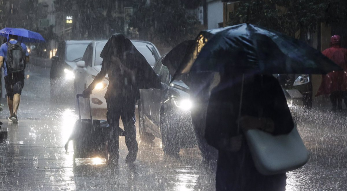 VÍDEOS | Así ha sido la lluvia torrencial que ha vivido Valencia AEMET activa una doble alerta ante un nuevo temporal de lluvia y granizo en Valencia